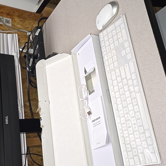 MacallyPremium RechargeableBluetooth keyboard/ mouse
